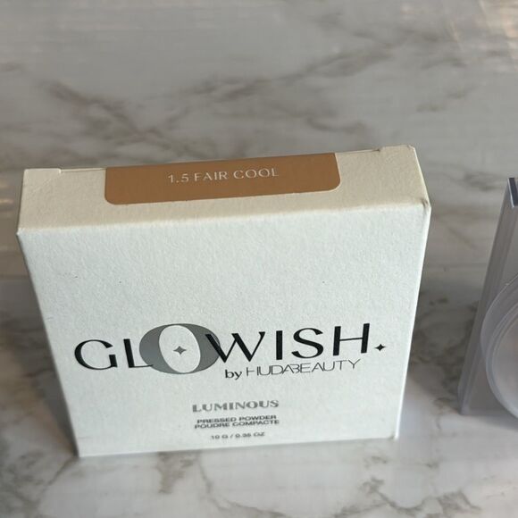 HUDA BEAUTY GloWish luminous Vegan pressed Powder in 1.5 fair cool - Picture 2 of 5